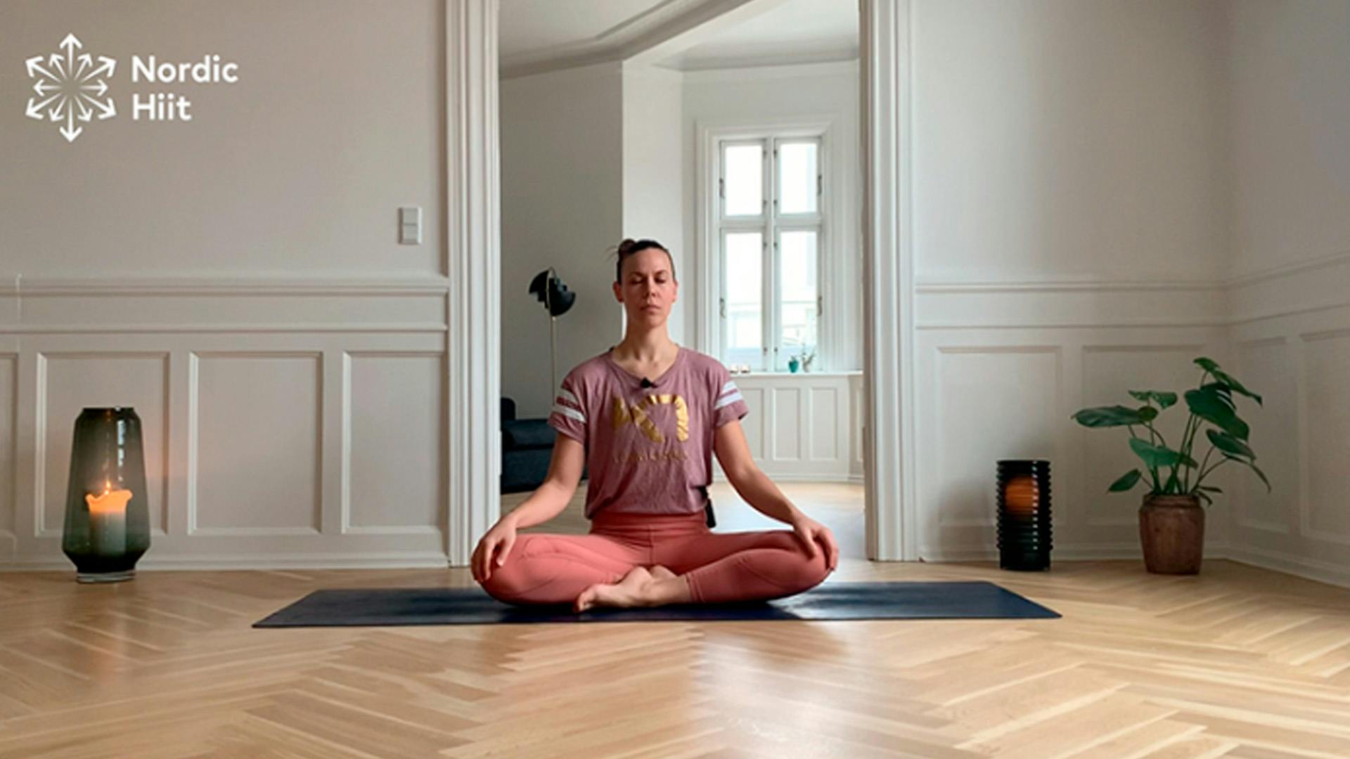 [VIDEO] Få en god start på dagen med yoga og Kari Traa