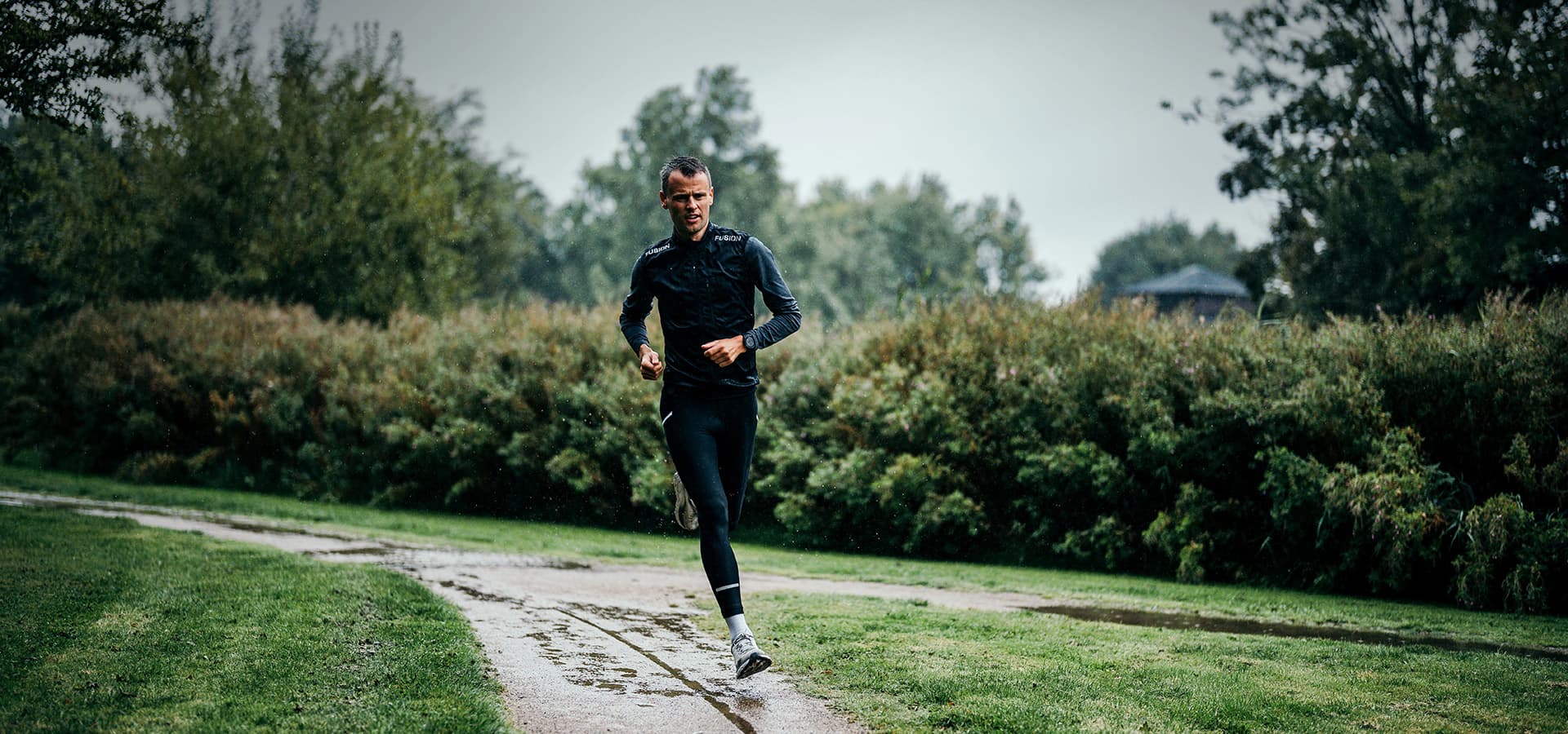 Løb i regnvejr: Hvordan forbereder man sig?